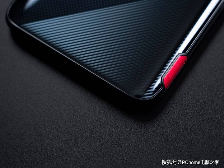 方面|腾讯ROG游戏手机5体验：144Hz E4屏+六指操控
