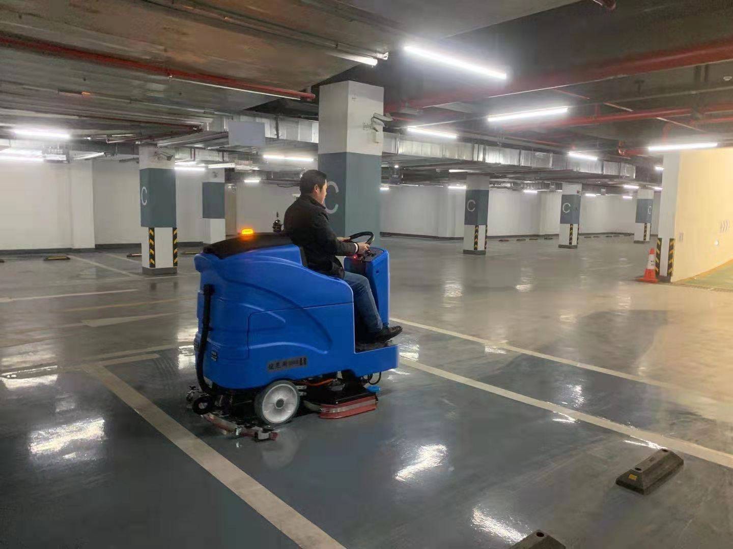 中海洗地机车库洗地机