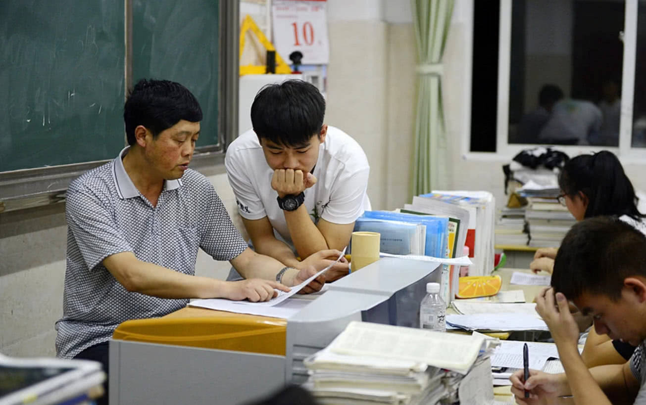 原老教师:高中生不建议补课,白白花钱会有“麻烦”