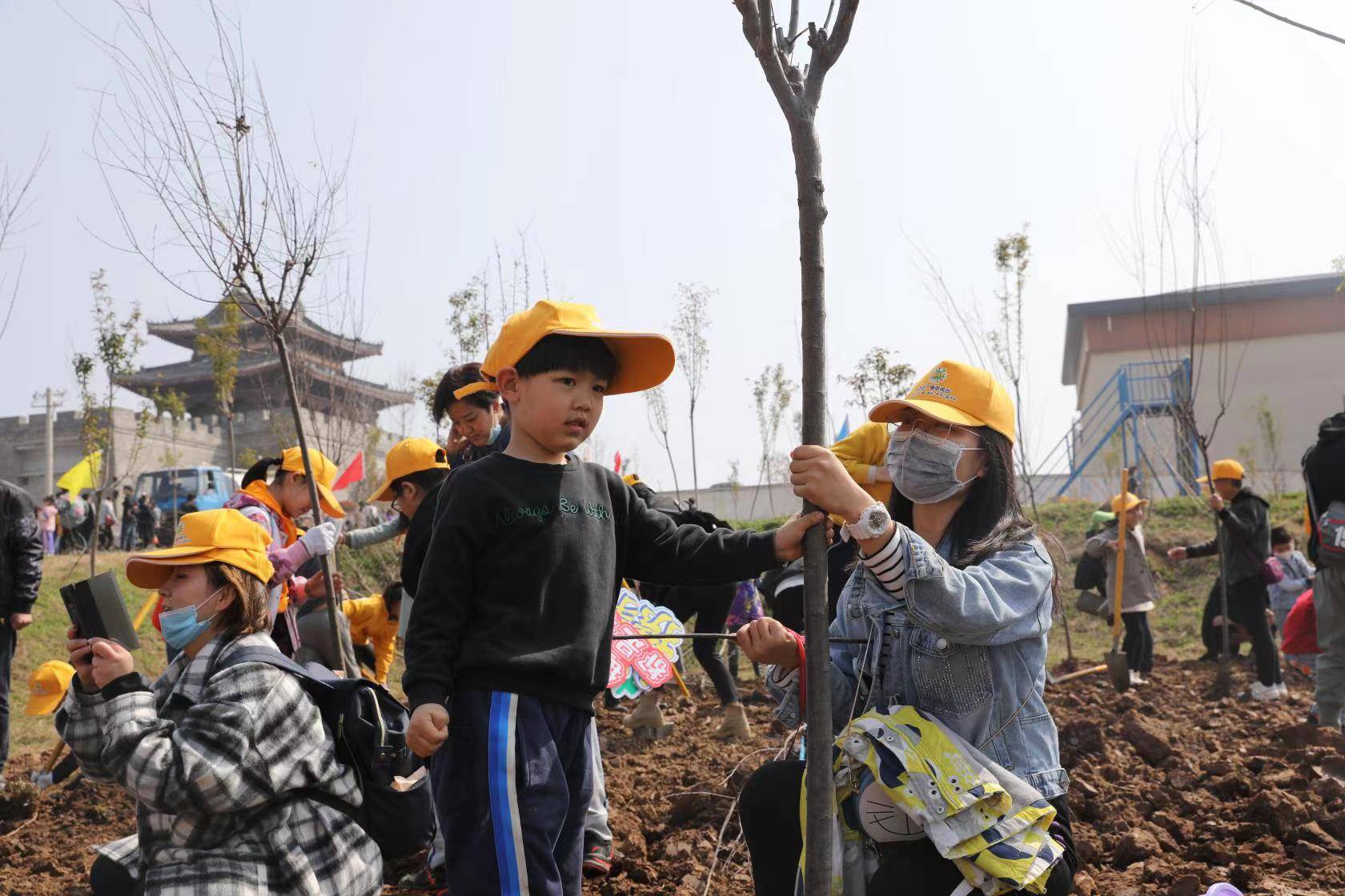 踏青白鹿、播种希望：陕西白鹿原影视城举办2021植树季活动