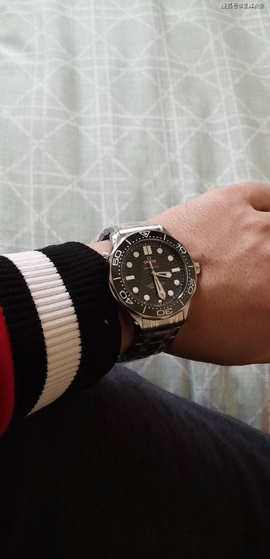 活了40年从没戴过潜水表，订一枚欧米茄海马300尝尝鲜_手表