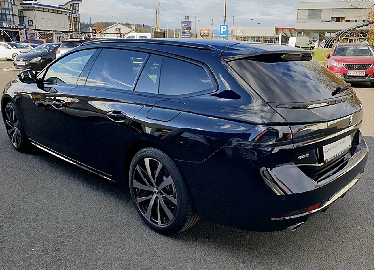 16t引擎无框车门旅行版标致508亮相标配8at实车真帅气