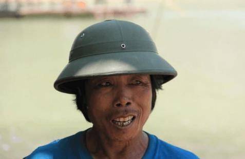 中国游客在缅甸旅行，一进景点就被人围住了，知道原因后哭笑不得