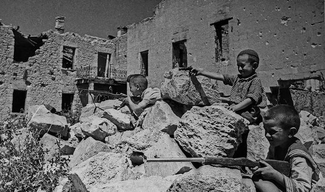 二战结束后的照片 055eb0b2a9864e828b74fbcb581019eb.png