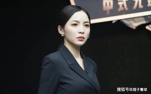 台球女神王钟瑶发布最新动态着装抢眼被赞直播还穿这套制服吗