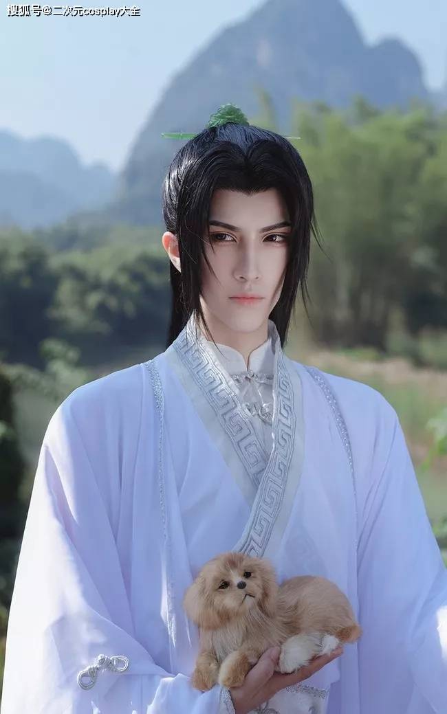 《二哈和他的白猫师尊》楚晚宁,墨燃cos,扛锄头画面太温馨啦