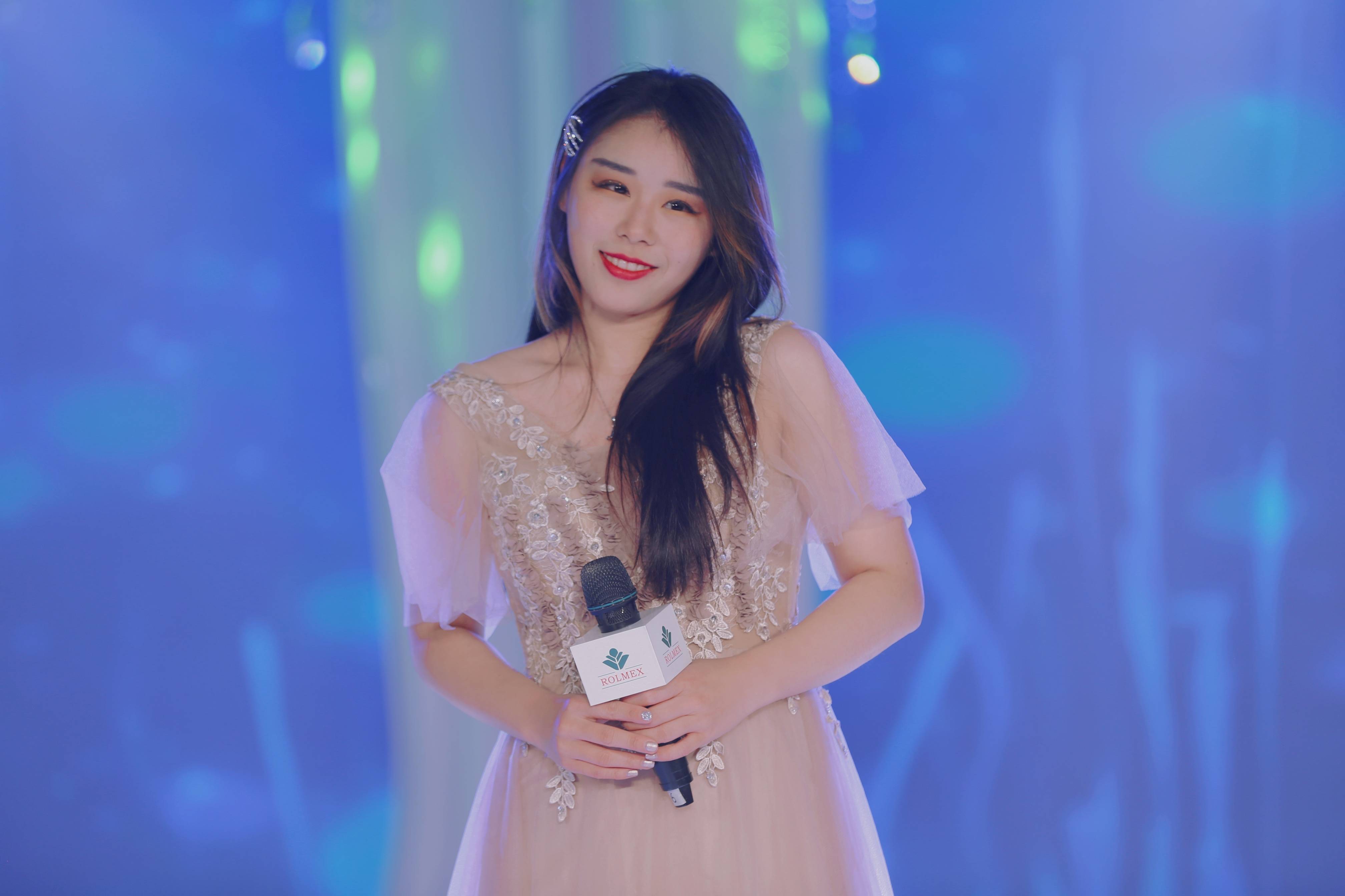 歌手叶莺新歌渐渐明白首唱之夜超好听不愧有情歌小魔女称号