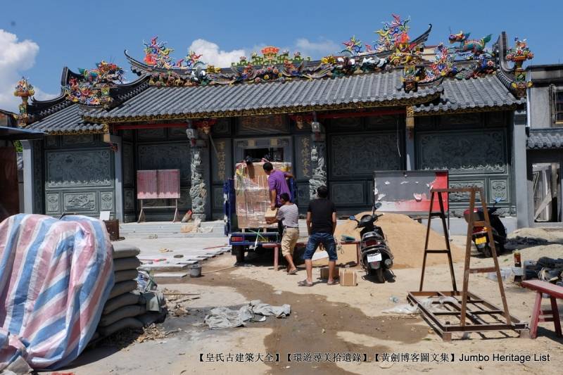 我是第一次来赤石,它因河道的鹅卵石富含铁质,露出水后氧化呈赤红色