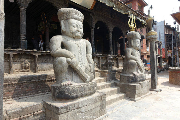 被誉为尼泊尔的文化之都，曾经拥有众多遗迹，却在地震中渐渐消失