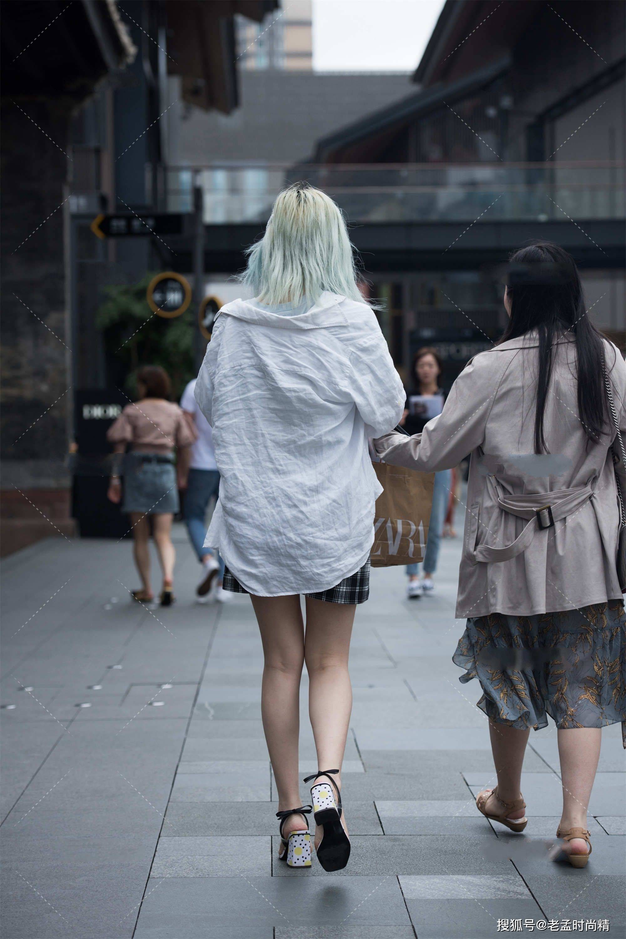 拍照姿势室外裙子教程 1722260ff92a472d94303b94960cbcef.jpeg