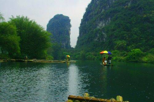 桂林有一条河，人称“小漓江”，宛如“世外桃源”