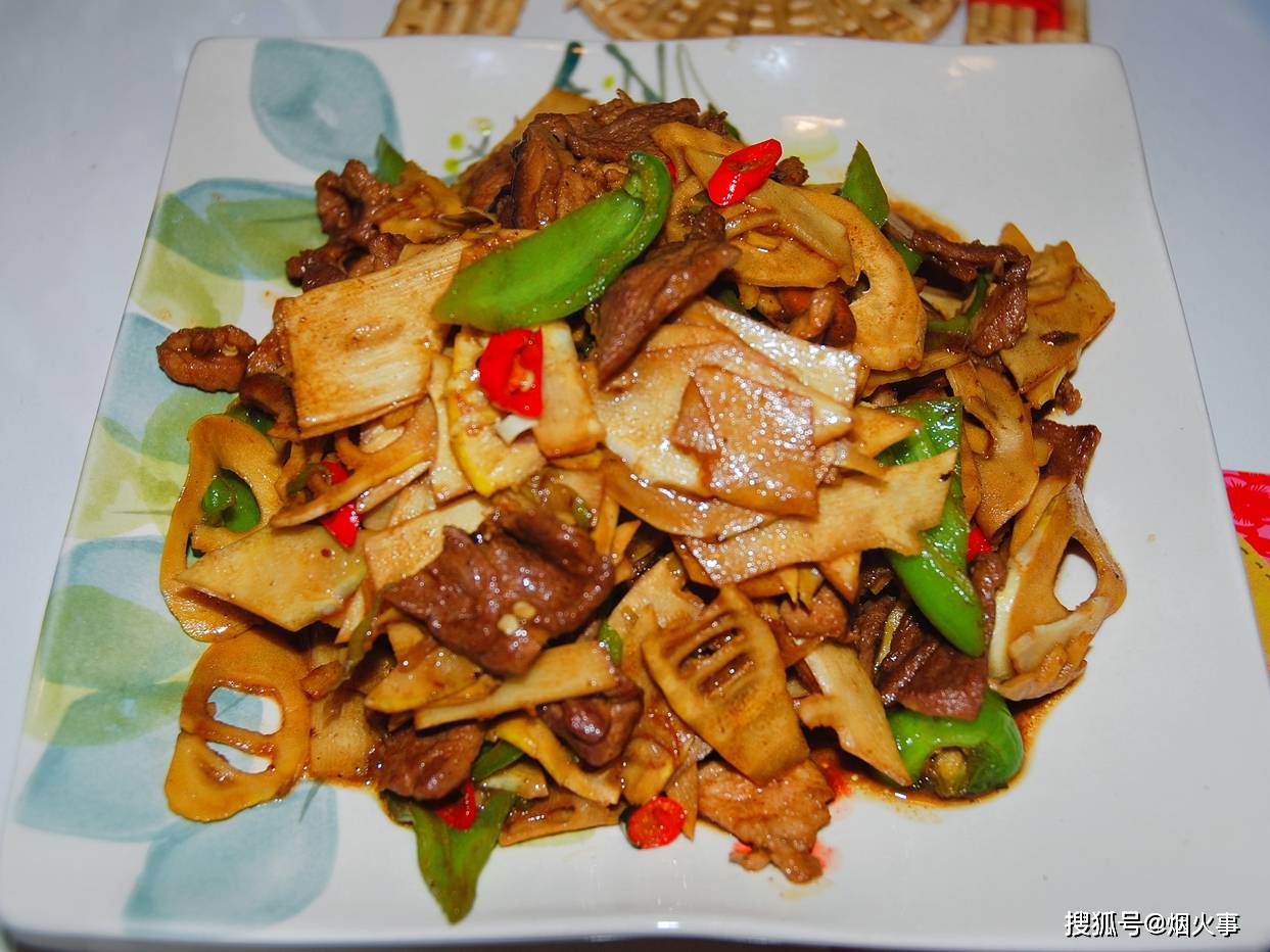 教你做春笋炒肉,炒之前多做这1步,做出来竹笋脆嫩,肉片滑嫩