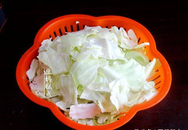 手撕包菜怎么炒不会变软 8f08275596d04eebbd592f2a5321ac86.jpeg