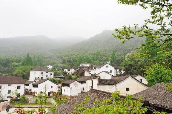 “上有天堂，下有苏杭”，杭州边上，有个“天堂”般秀丽的村庄