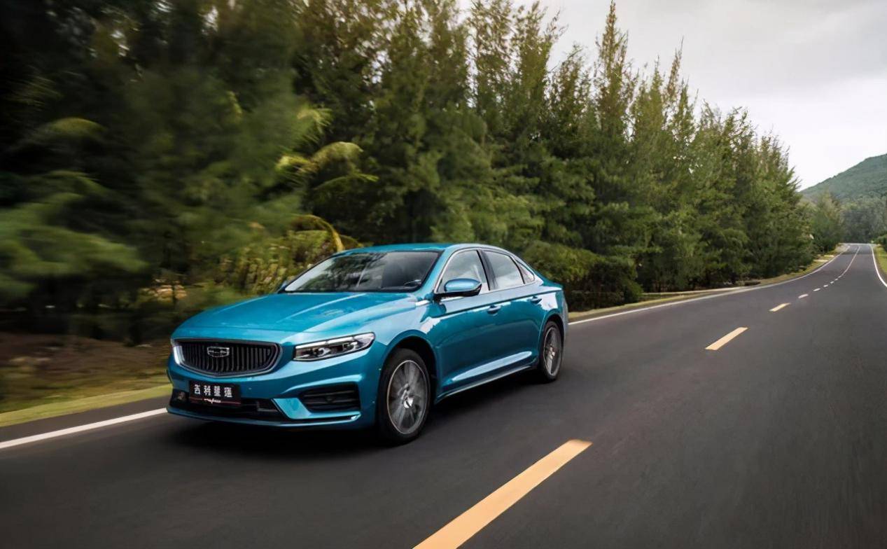 具体来说,吉利星瑞没有辜负"家轿颠覆者"的宣传口号,凭借着超越同级的