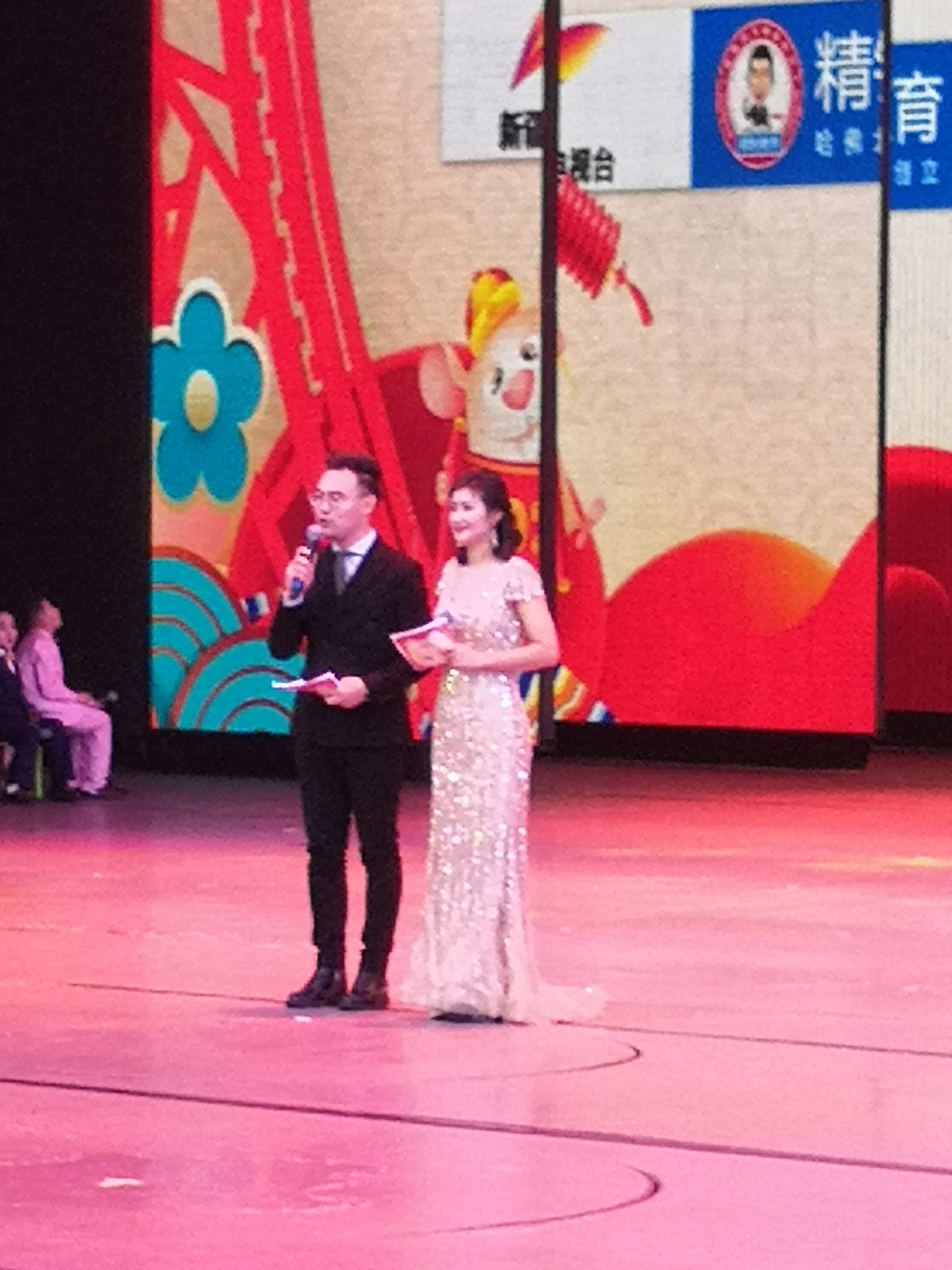 张涛主持人照片合集