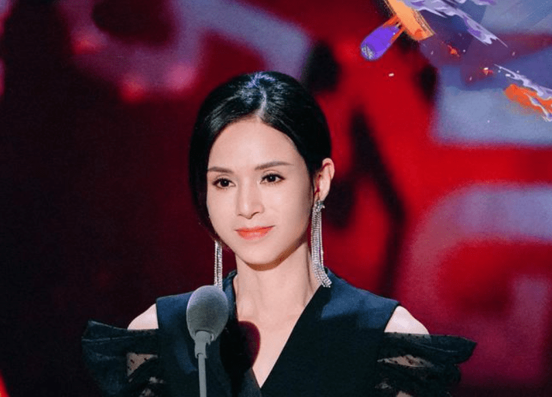 李若彤回应吐槽大会提词器争议 强调为保录制顺利 嘉宾反应真实 节目