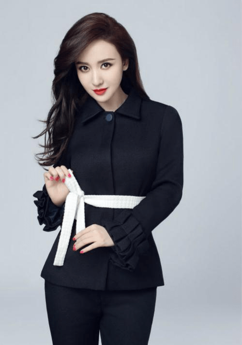 电视剧,如《神话》,《幻城》等,剧中的她颜值一点也不输于主演白冰