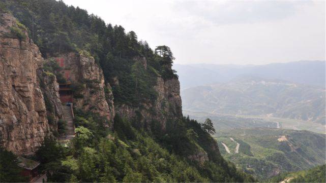 五岳中最憋屈的山，山上有座寺庙声名显赫，遗憾至今未成为5A景区
