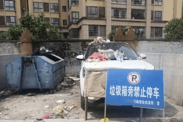 原创
每日一笑:穿衣服时都说黑色显瘦,我怎么看着不对劲啊