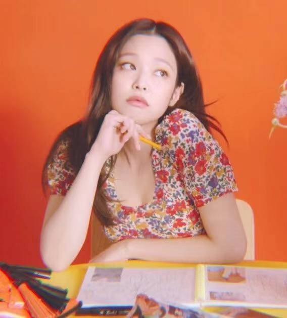原创新欢旧爱亮相chanel秋冬秀,揭秘gd,jennie和小松菜奈的三角关系