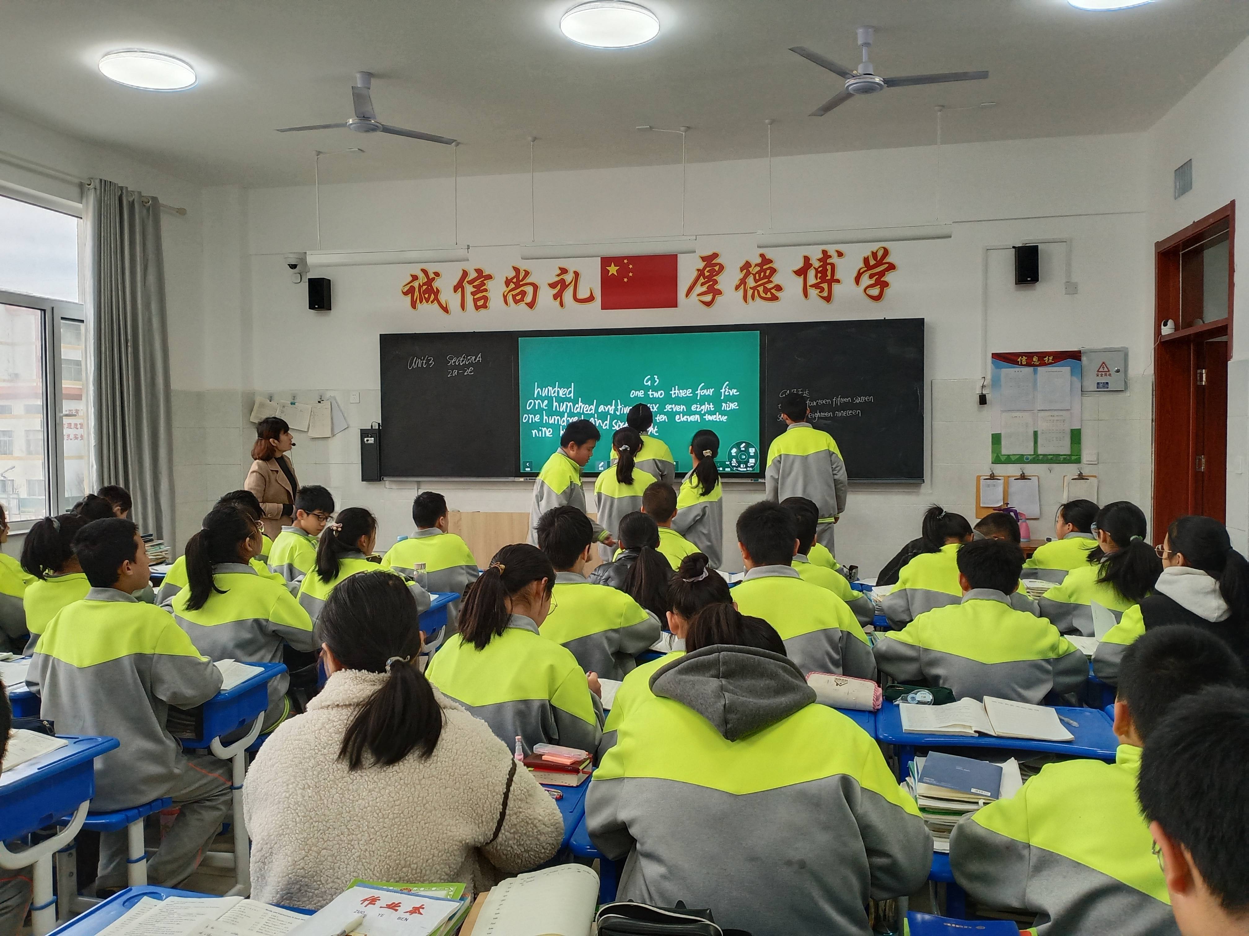 沂水县第二实验中学重视专家思想引领与老师教学指导融合提升教育教学