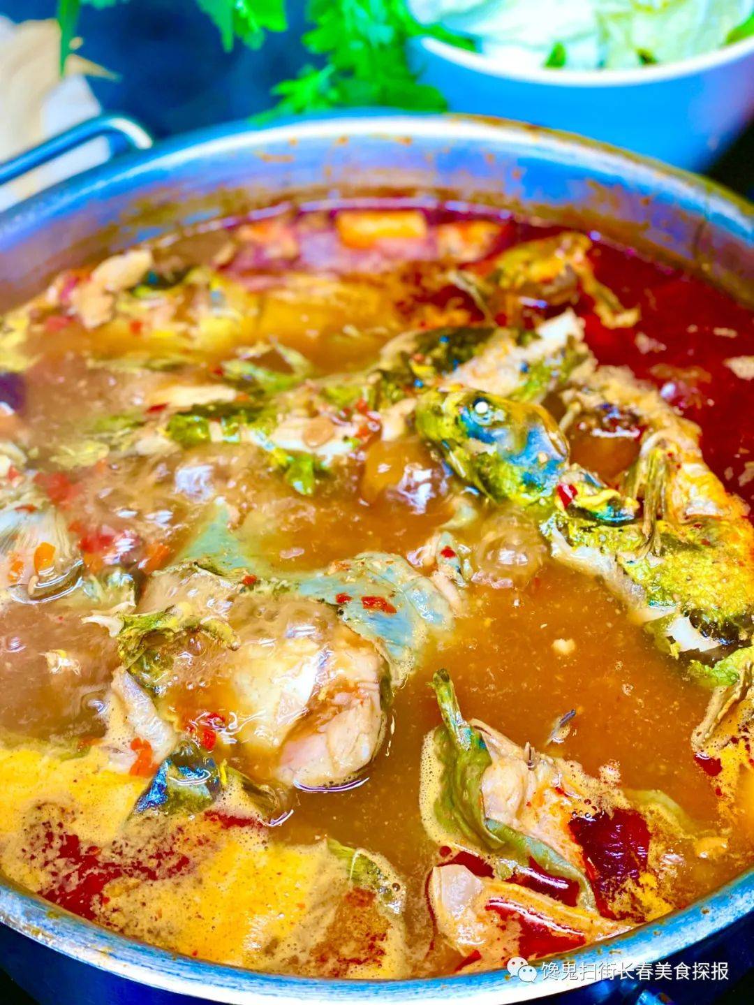 但鬼哥最爱的还是单加的嘎牙子,肉细嫩鲜美不说,刺也少,整个鱼身放入