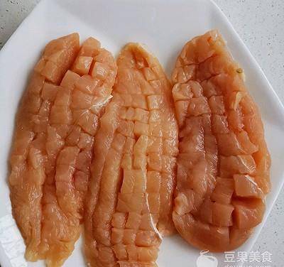 鸡胸肉怎么腌制煎出来最好吃 e21d1d20a70c4a26a1ecce915b848f70.jpeg