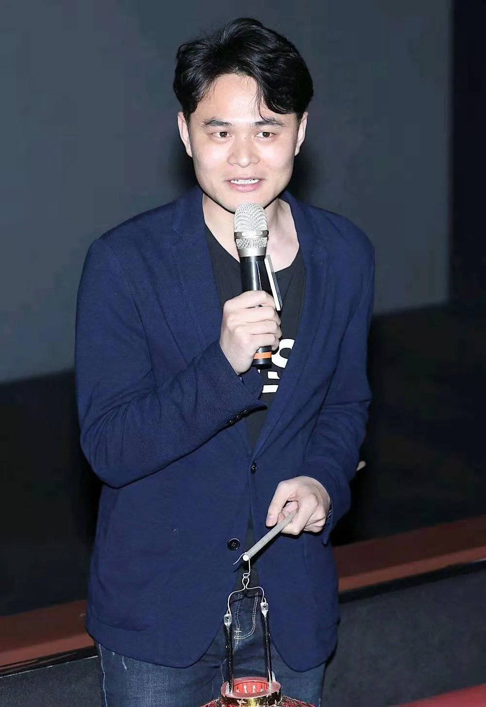 而在拍摄《中邪》前,他曾有三个恐怖短片的尝试,这些都为《中邪》的