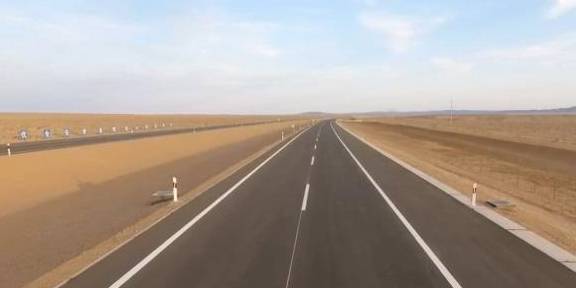 世界最长的沙漠高速公路，耗资370亿全长2540公里，就在中国