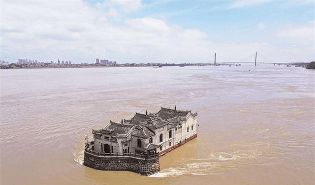 屹立长江江心700年，洪水淹没无数次都不倒，号称万里长江第一阁