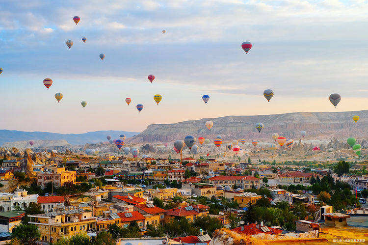 卡帕多奇亚，坐热气球和太阳一起升起，才知道土耳其到底有多浪漫