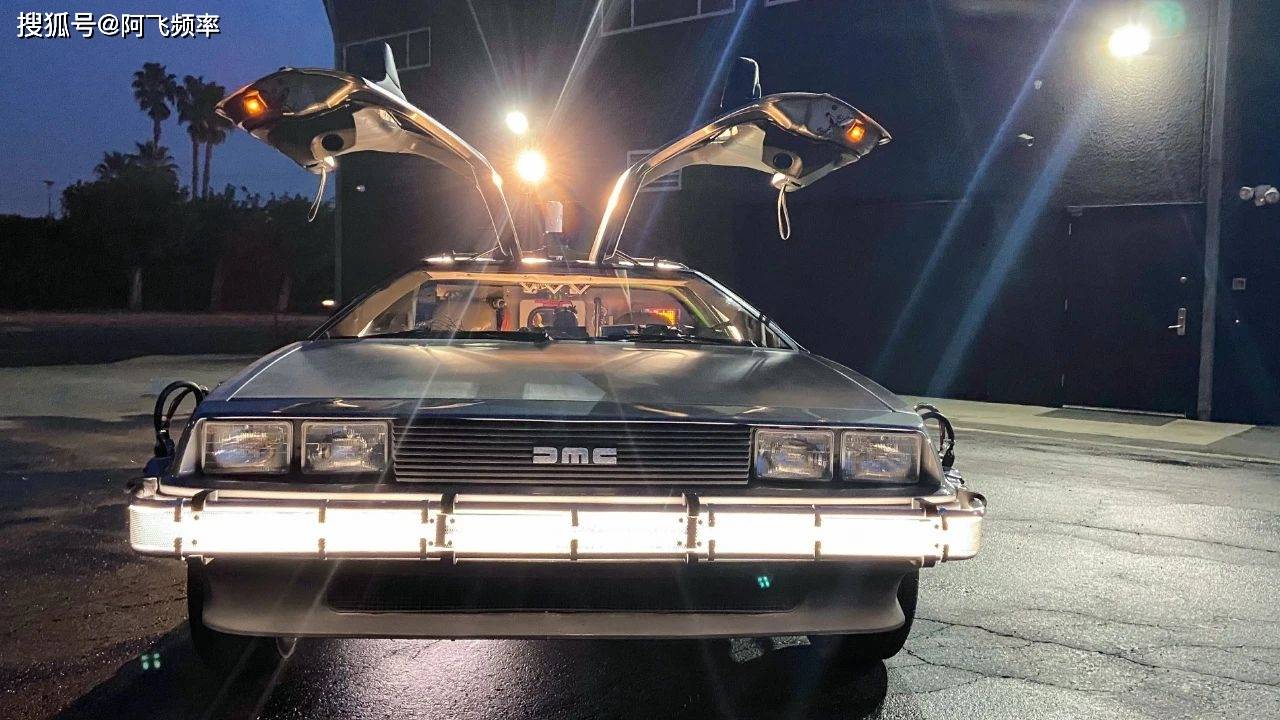 回到未来系列电影主角 Dmc 12道具车即将拍卖 Delorean