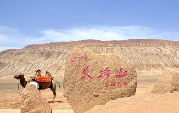 中国“颜面全无”的雕塑，漆都快被游客摸光了，女游客：流氓