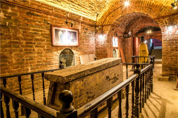 《盗墓笔记》七星鲁王宫,现实中真的存在吗,棺椁中躺的又是谁呢