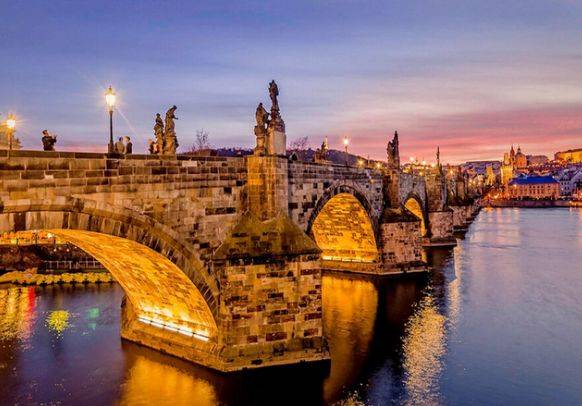 ​布拉格最古老的大桥，用鸡蛋做材料建造，如今依然十分坚固