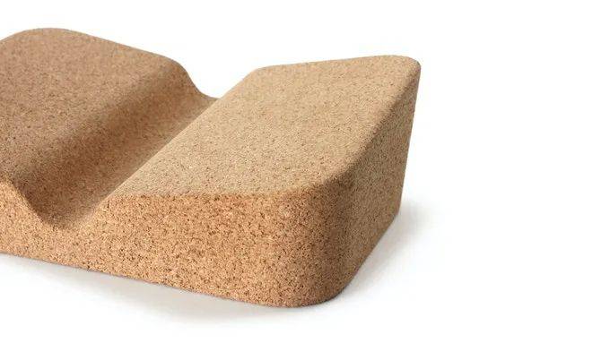 木头疙瘩做的"枕头",不能用来睡觉,却能舒适看书_软木