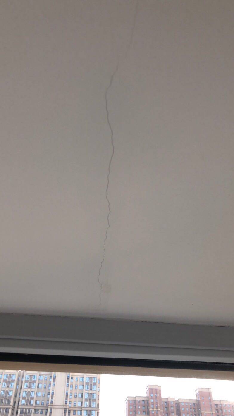 武钢雅苑阳逻香榭花都房屋质量问题得不到解决