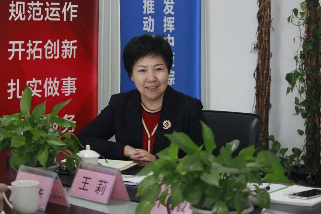 总经理王莉从微生物菌肥的市场推广,示范田建设效果等方面做了详细