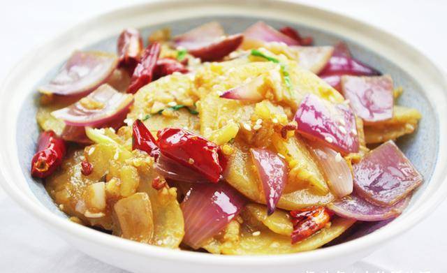 洋葱炒土豆片做法家常菜 ec8509adae5e4724b023022bc50f5dc3.jpeg