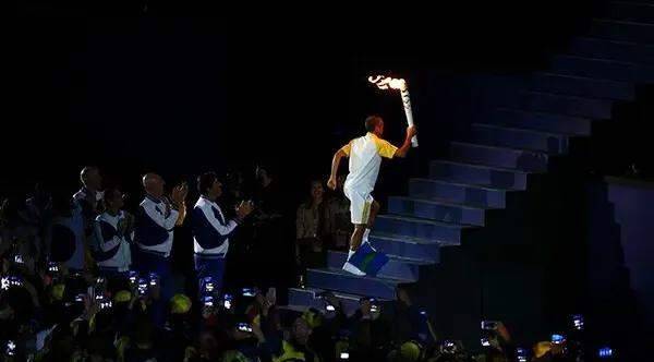 答球迷当年雅典奥运被路人推倒错失马拉松冠军的利马咋样了