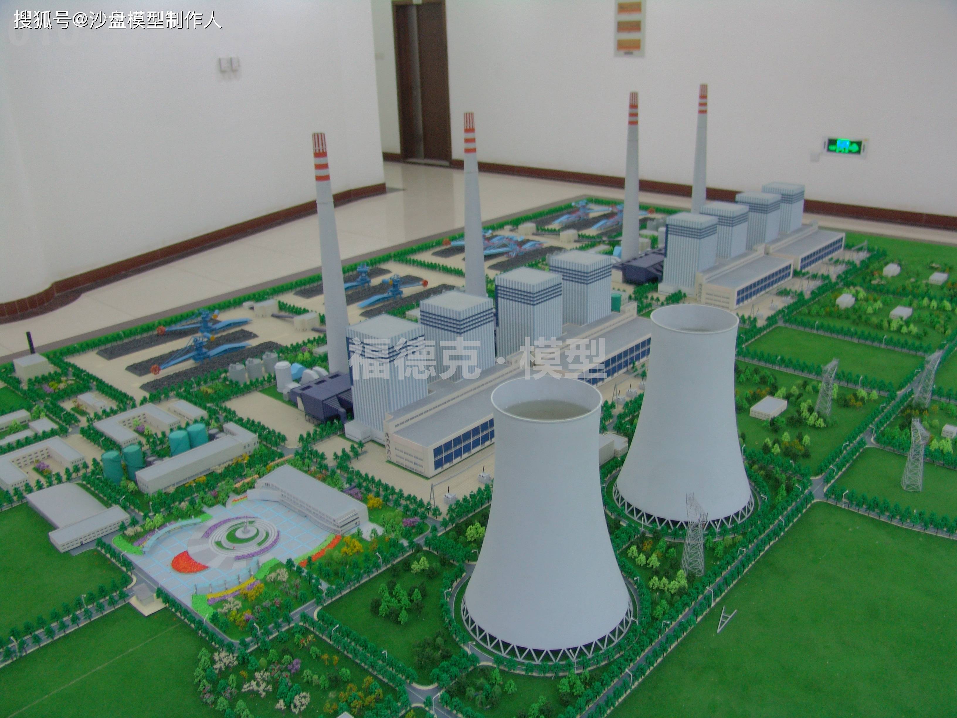 道路,厂房和绿化环境融为一体 局部的设备人工制作的极为精细 沙盘的