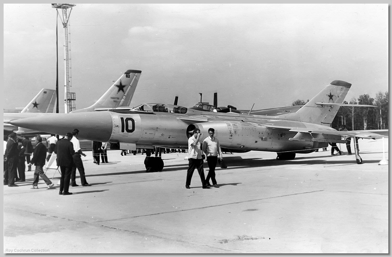 生死关头,苏联飞行员驾驶先进战机坠向湖底,平息第三次世界大战_雅克