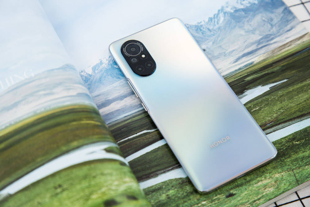 而为了乘胜追击,荣耀立马将发布第二款新机荣耀v40轻奢版,新