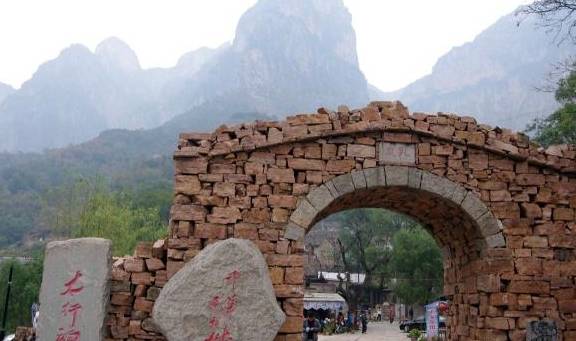 中国最奇特的两座村庄：“一个天上一个地下”，你来过这里吗？