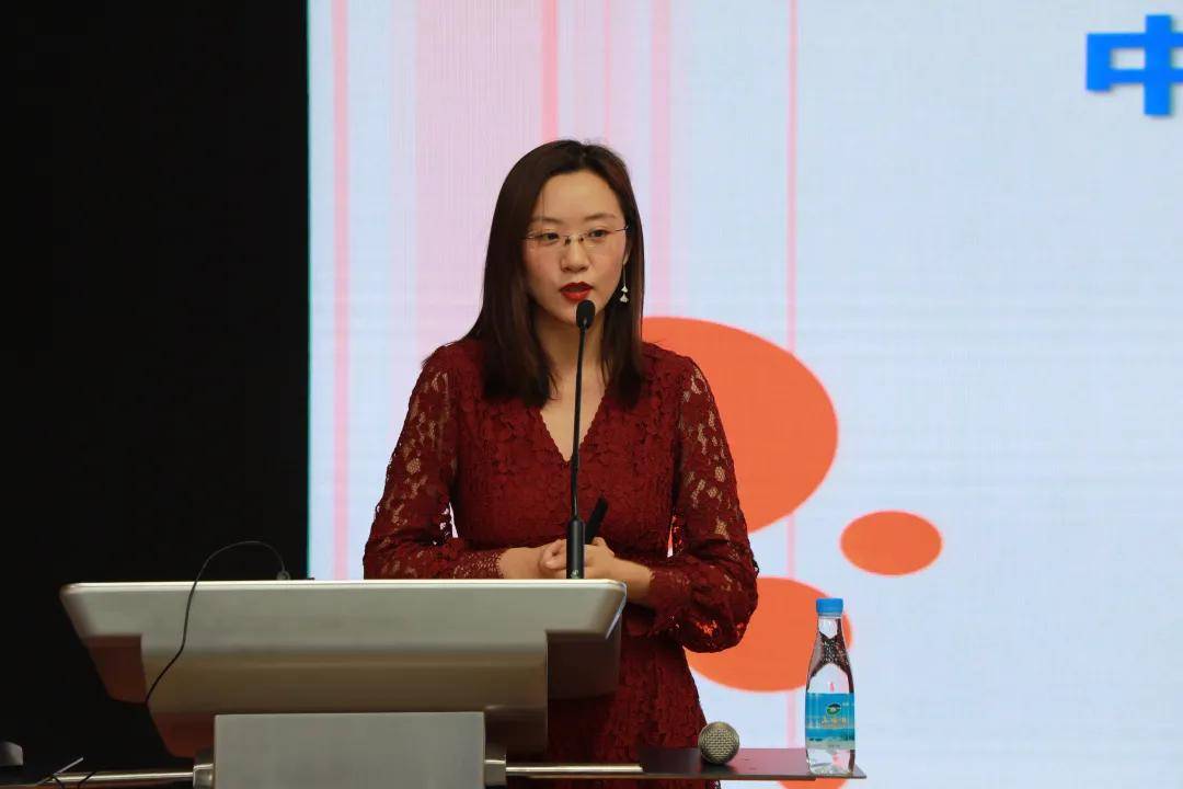 随后,华南师大心理学教授攸佳宁进行了《中小学生心理危机识别与干预