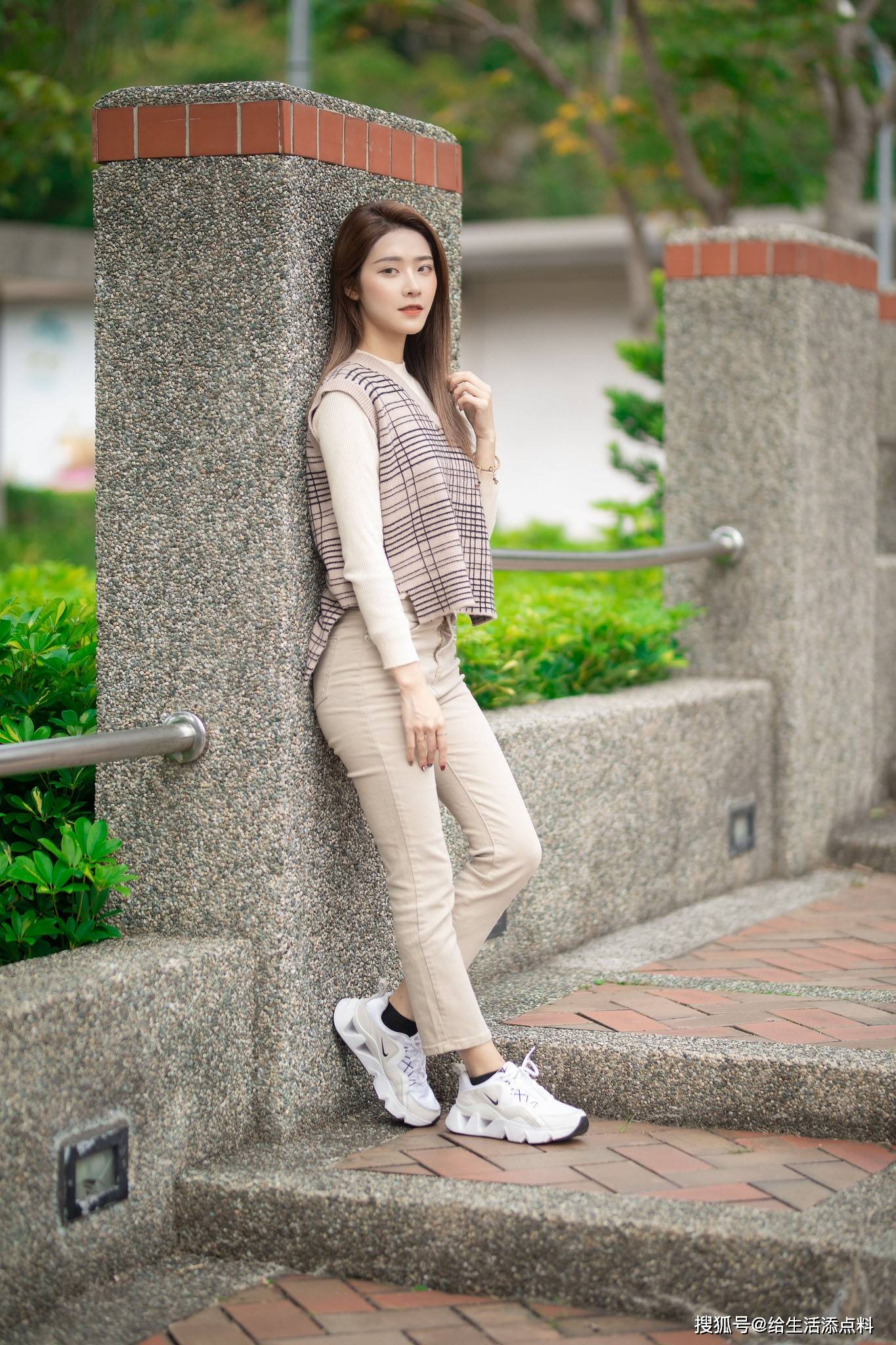 郊游踏青时美女就要这样穿运动风的穿搭优雅大方青春靓丽美