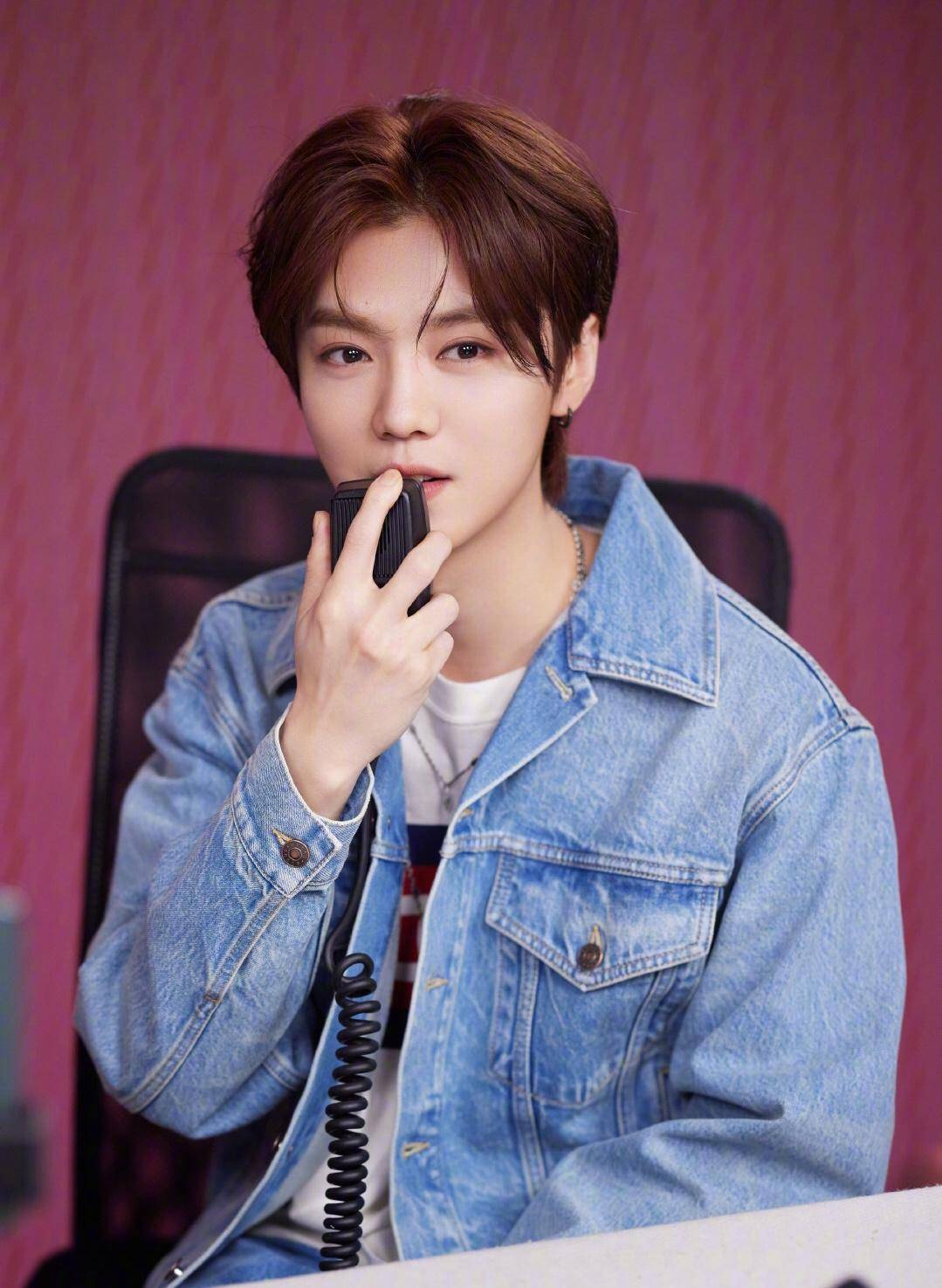 他曾是exo的成员,在事业上升期公布恋爱的他,如今如今过气了吗?_鹿晗