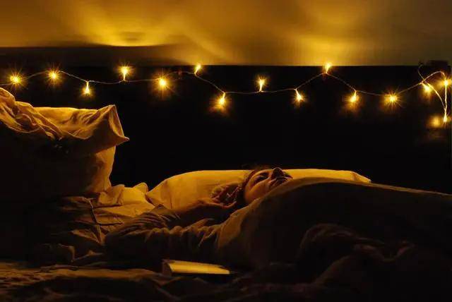 深度睡眠时间越多越好吗 89c2b361114a4960bb90c1cc8f24d55f.jpeg