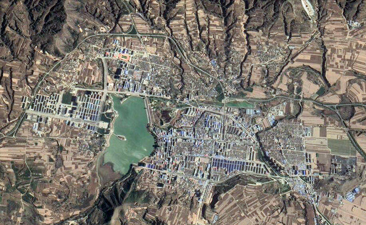 山西忻州一个县，以山命名，拥有国家5A级旅游景区